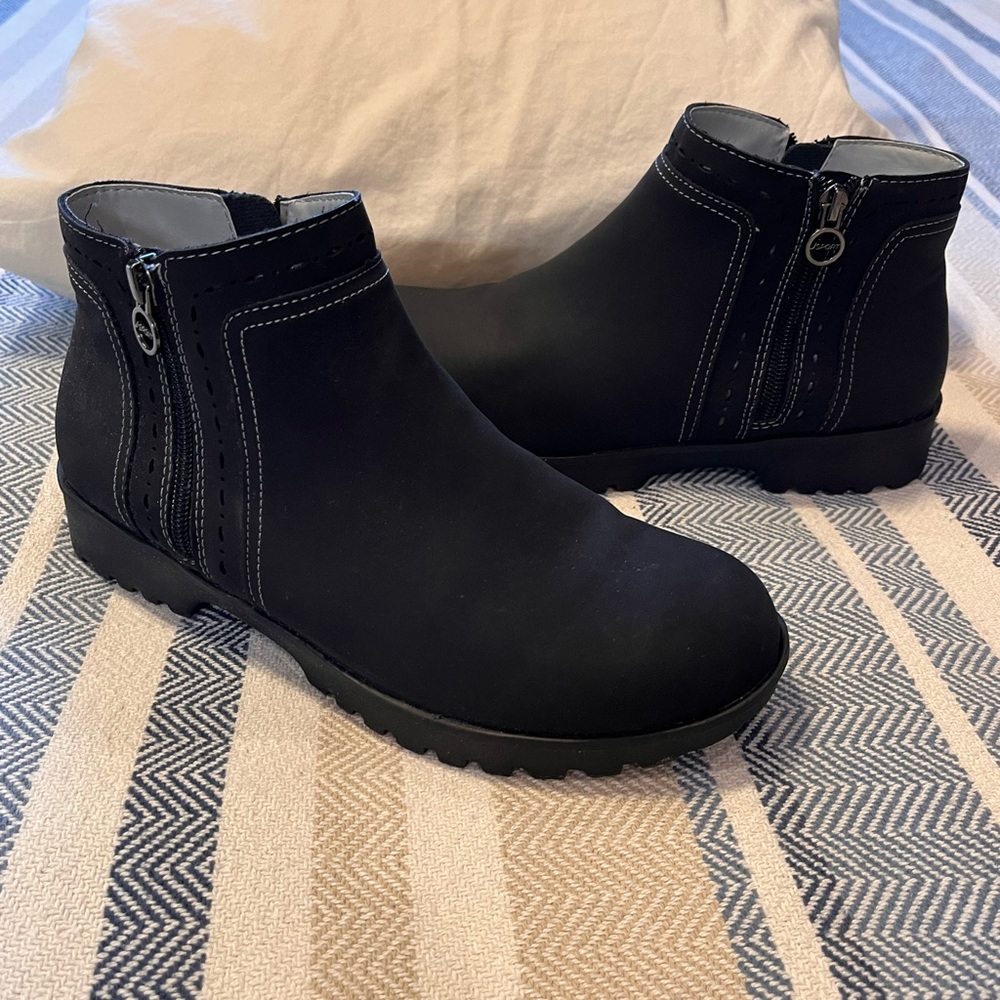 JBU Black Water Resistant Ankle Boots -size 8 - No Insoles